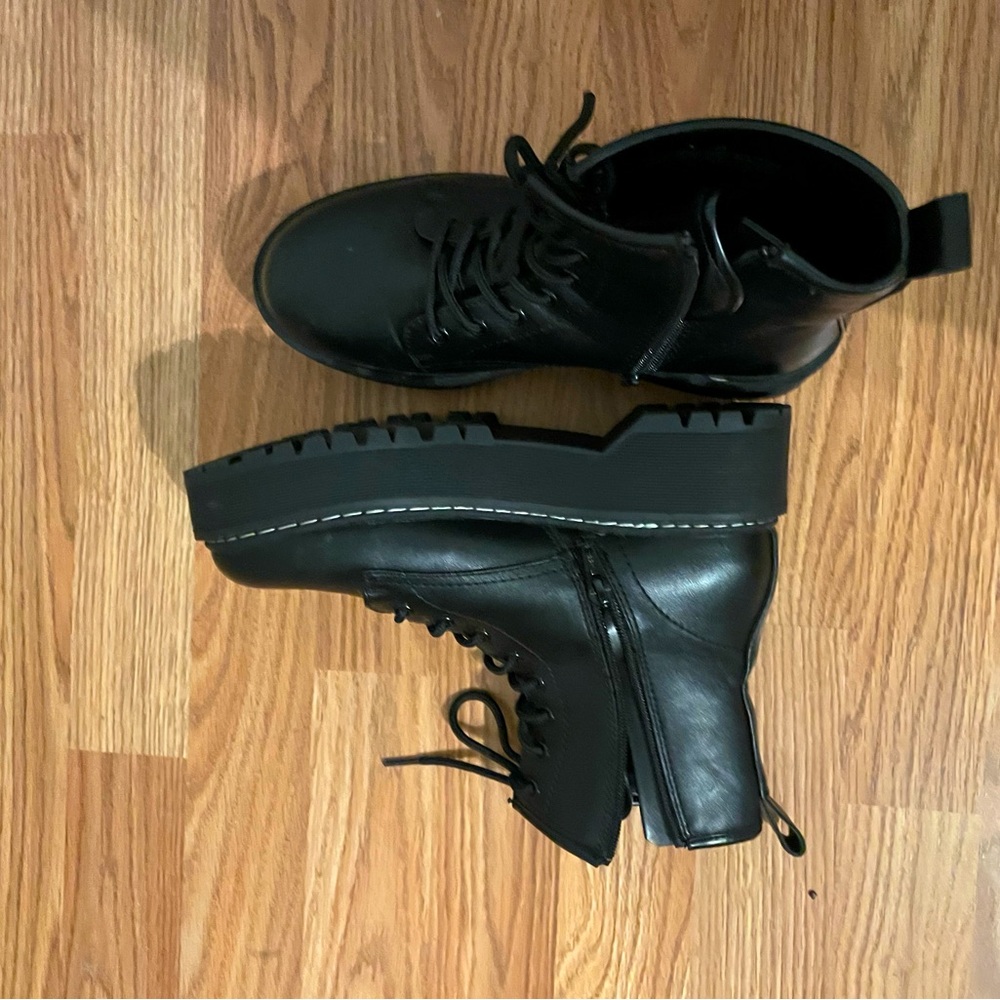 Black boots!! Size 8, target brand, worn twice!!